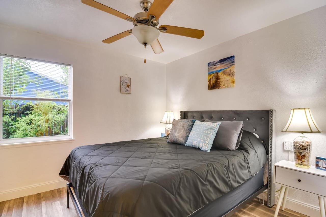 Pet-Friendly Gulfport Home Walkable Location! 세인트피터즈버그 외부 사진